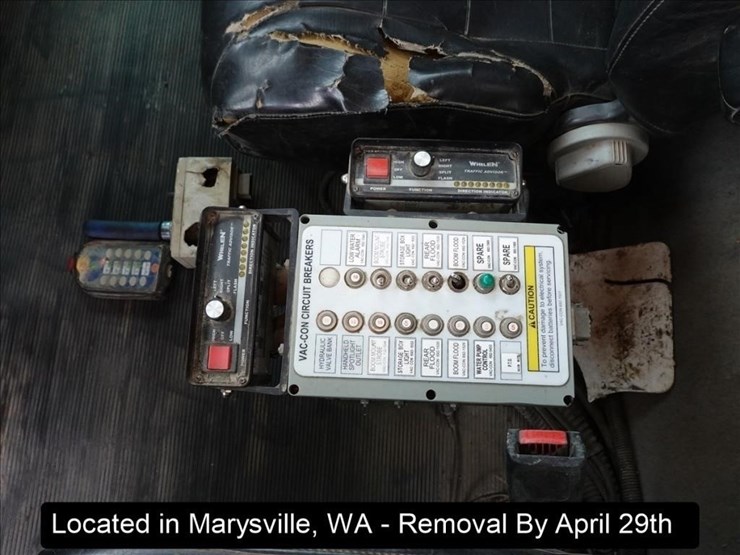 2011-peterbilt-348-image-29