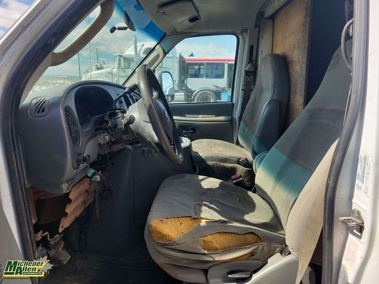 2004-ford-cargo-image-13