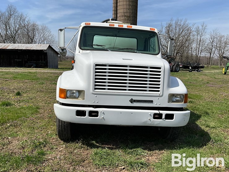 2000-international-4700-image-2