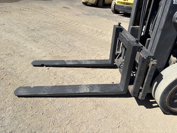 2011-nissan-mcp1f2a25lv-image-9