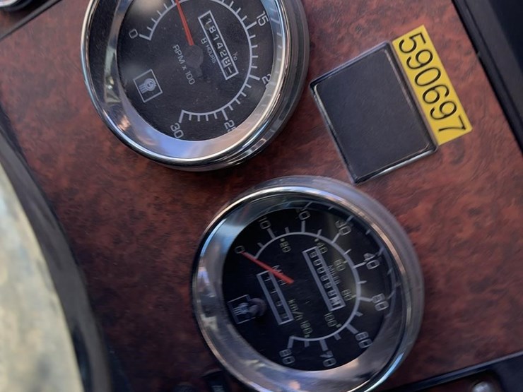 2005-kenworth-t800-image-44