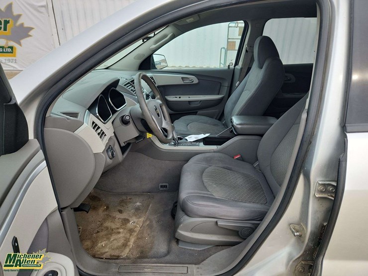 2011-chevrolet-traverse-ls-image-13