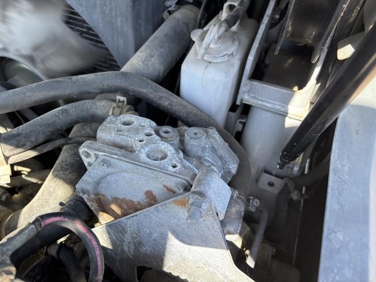 2011-nissan-mcp1f2a25lv-image-30