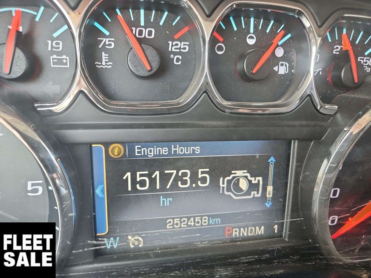 2015-chevrolet-silverado-3500hd-image-15