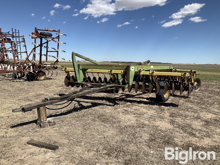 john-deere-340-image-1