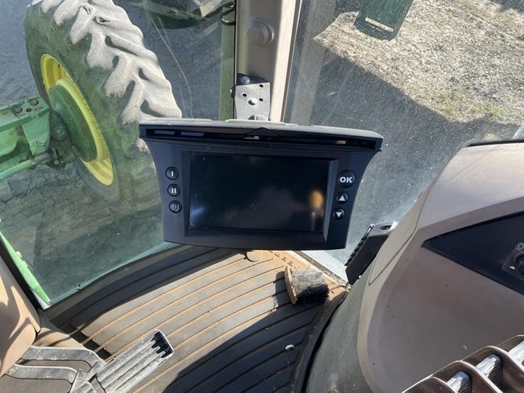 john-deere-8210-image-20