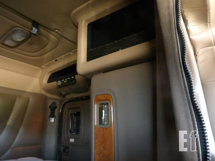 2008-peterbilt-389-image-45