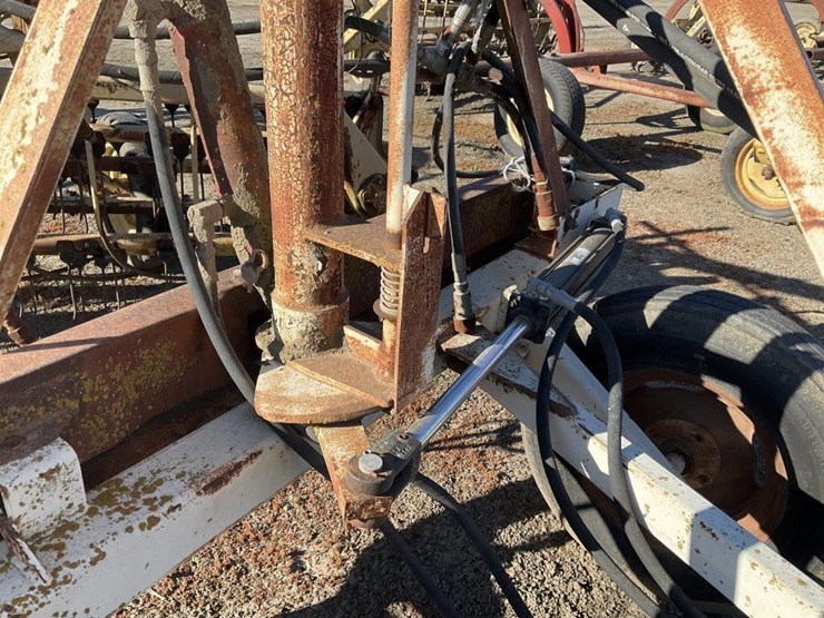 new-holland-260-image-17