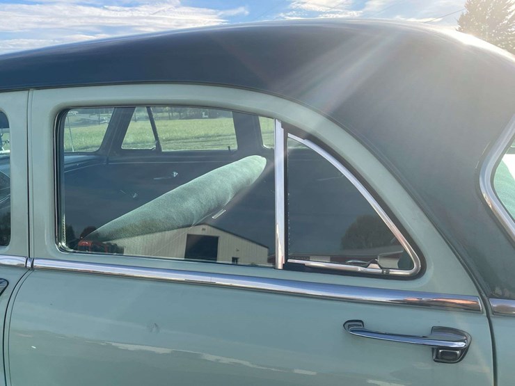 1953-ford-customline-sedan-image-37