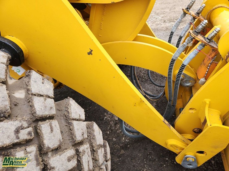 2014-caterpillar-910k-image-30