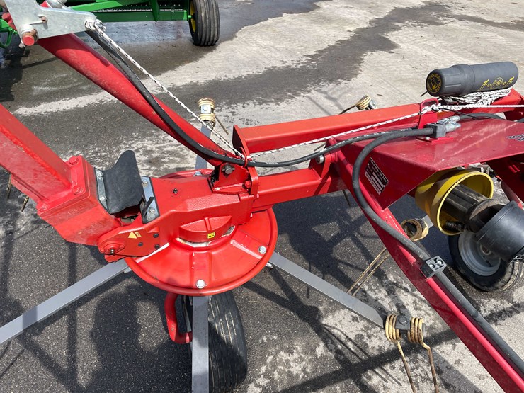 #146-•-h&s-hay-tedder-(stoughton,-wi)-image-18