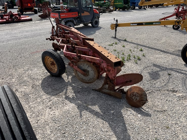 massey-ferguson-82-image-3