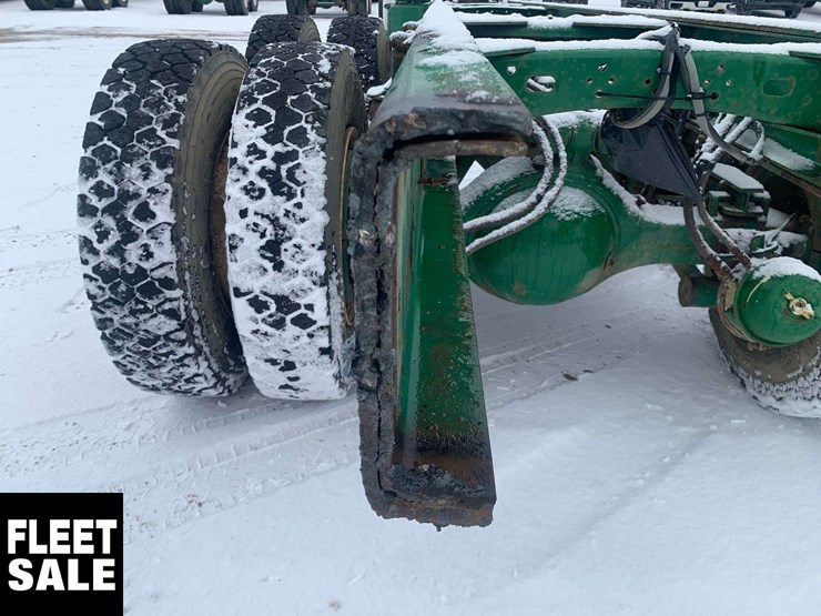 2003-freightliner-fl106-image-12