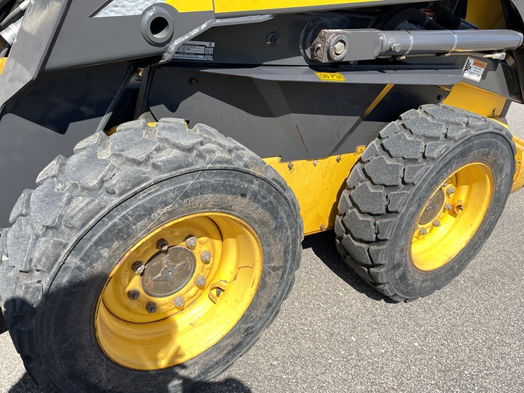 new-holland-l170-image-14