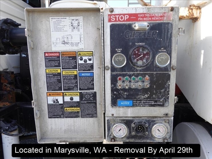 2005-international-7600-image-8