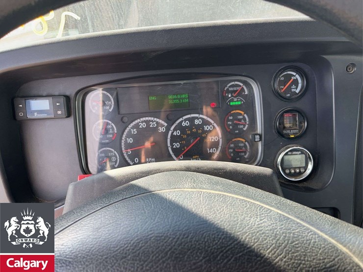 2016-freightliner-114sd-image-15