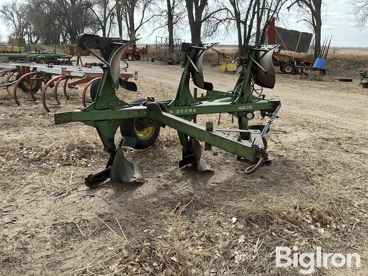 john-deere-4200-image-5