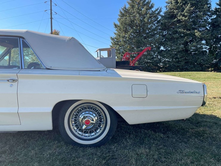 1965-ford-thunderbird-image-39