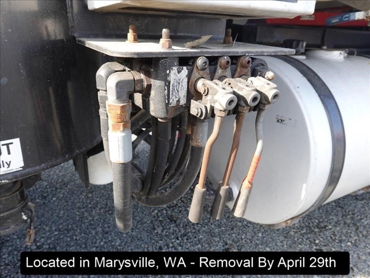 2005-international-7600-image-7