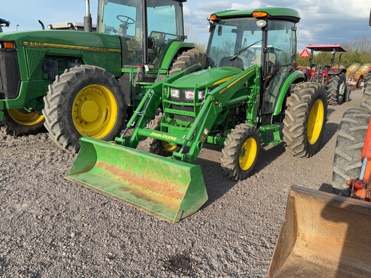 john-deere-4052r-image-1