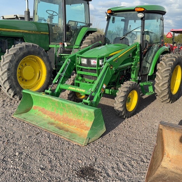 JOHN DEERE 4052R