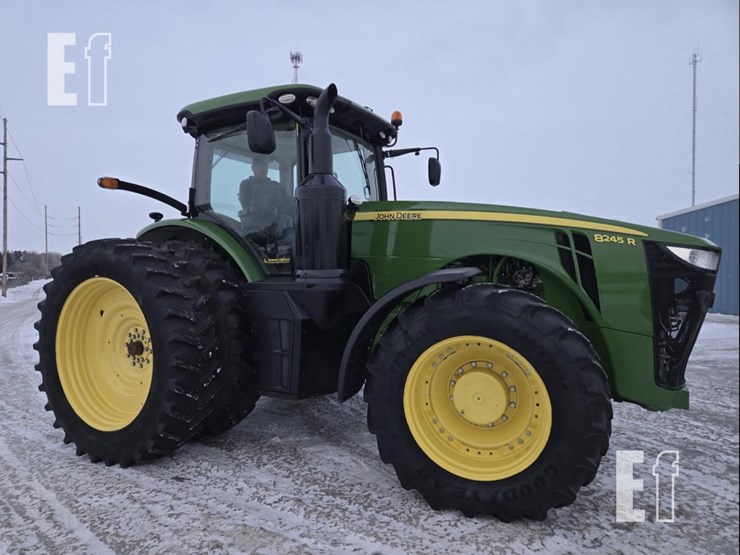 2015-john-deere-8245r-image-2