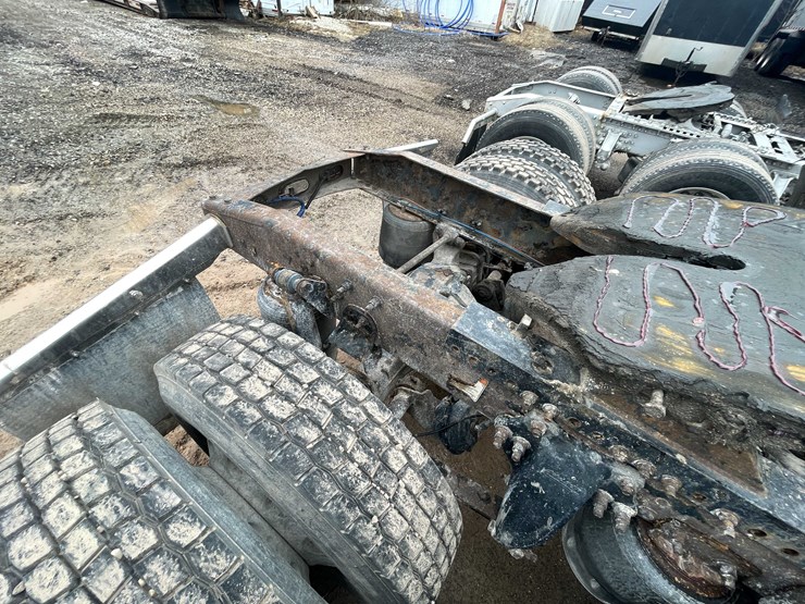 #238-•-2007-freightliner-semi-tractor-(title-in-delay)-(denmark,-wi)-image-32