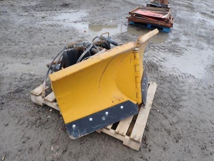 trackless-hydraulic-v-plow-image-3