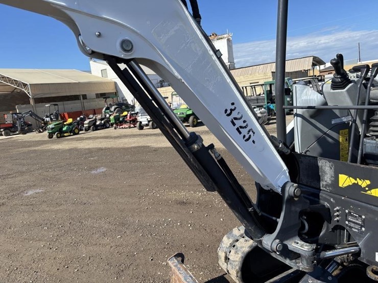 2020-bobcat-e26-image-18