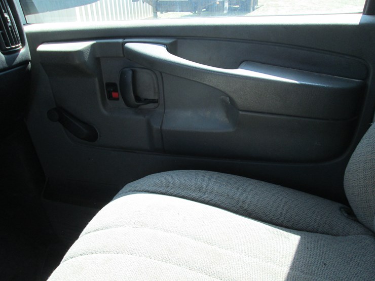 2012-chevrolet-express-g1500-image-27