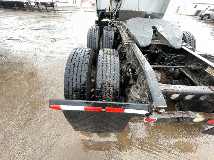 #230-•-2016-international-semi-tractor-(has-wi-title)-(denmark,-wi)-image-24