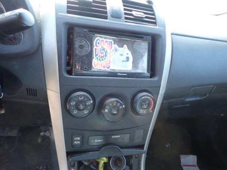 damaged-2013-toyota-corolla-sedan-2t1bu4ee1dc92192-image-13