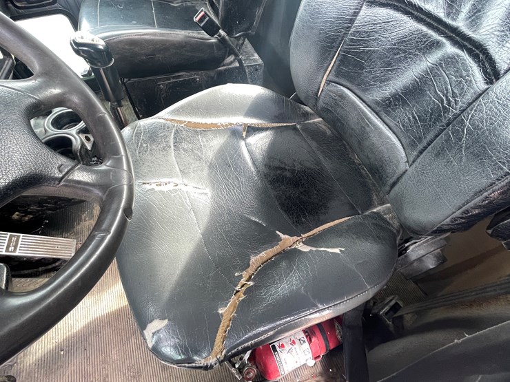 #240-•-2005-kenworth-truck-tractor-(has-mn-title)-(mora,-mn)-image-33