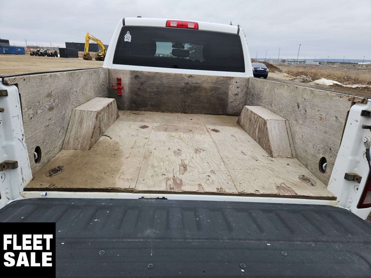 2013-dodge-1500-image-16