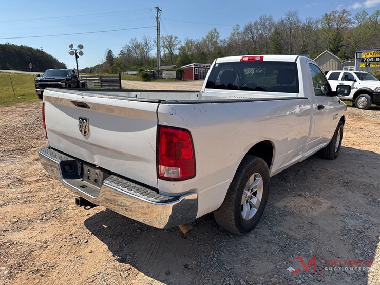 2015-dodge-1500-image-2