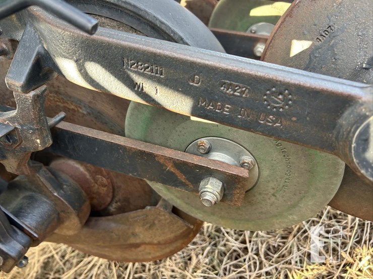 2004-john-deere-1590-image-55