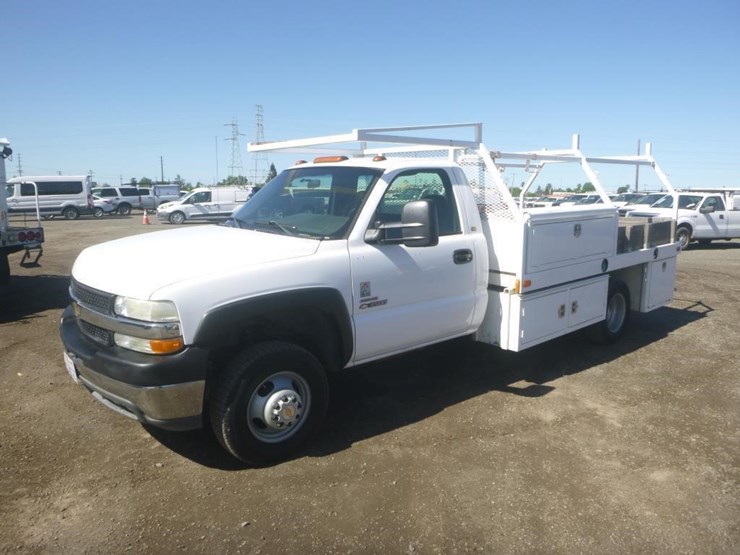 2002-chevrolet-3500-image-1