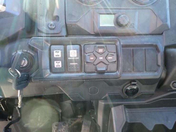 2021-can-am-defender-limited-hd10-4x4-side-by-side-image-15