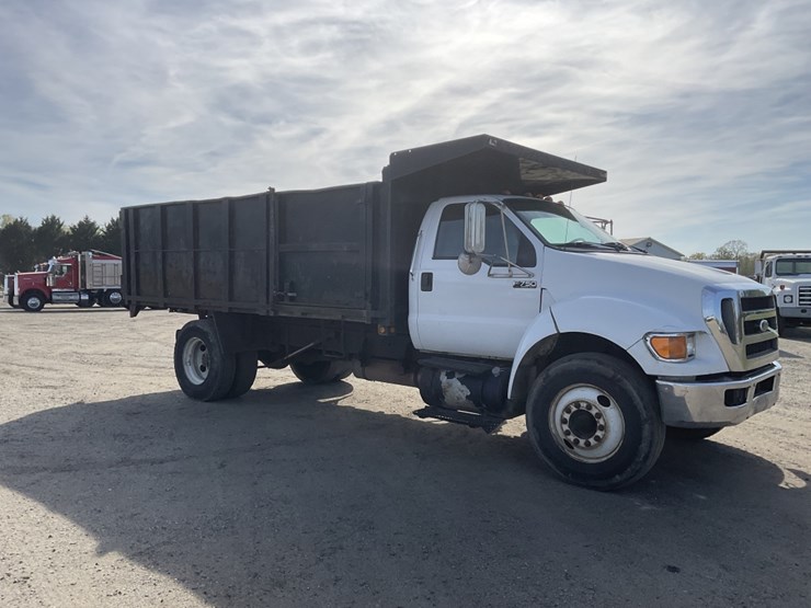 2012-ford-f750-image-3