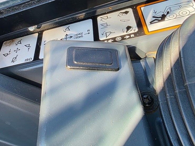 2023-deere-331g-image-79