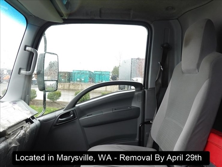 2017-isuzu-nqr-image-3