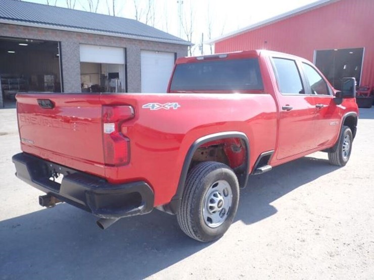 2022-chevrolet-2500hd-image-3