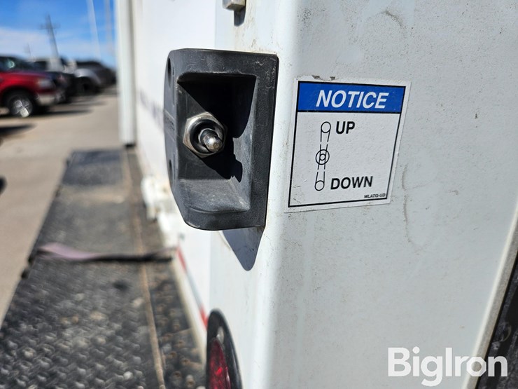 2022-massey-ferguson-730-image-11