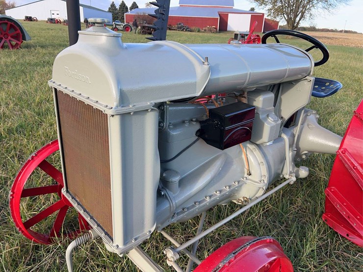 1922-fordson-tractor-image-13
