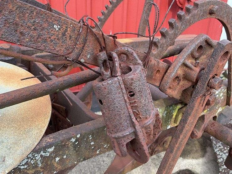 john-deere-12-image-12