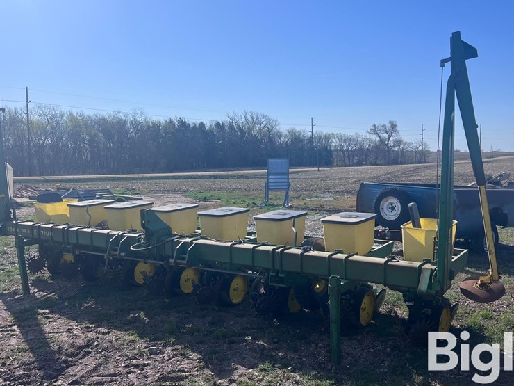 john-deere-7100-image-1