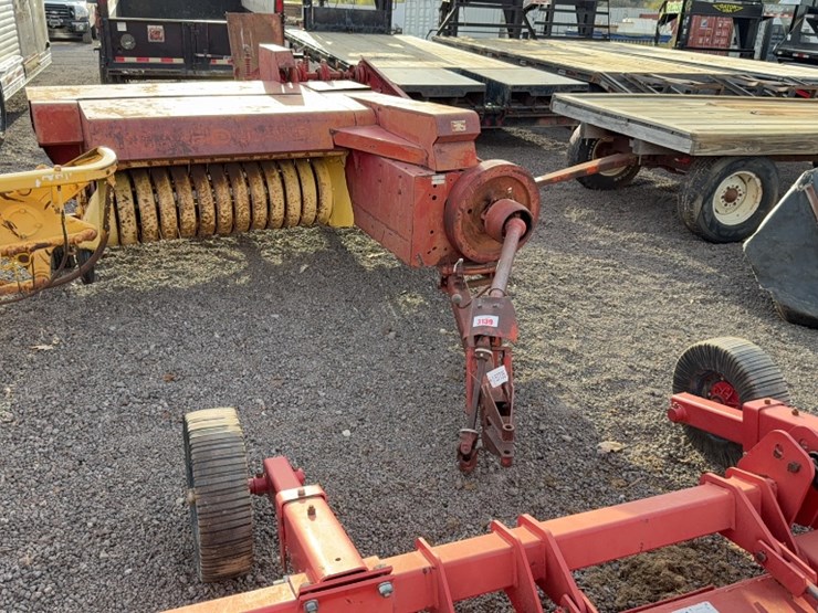 new-holland-273-image-1