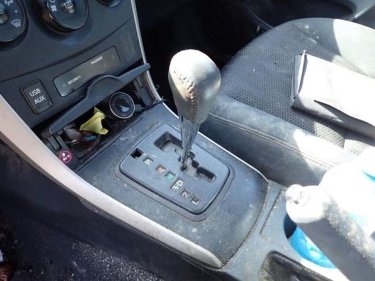 damaged-2013-toyota-corolla-sedan-2t1bu4ee1dc92192-image-12