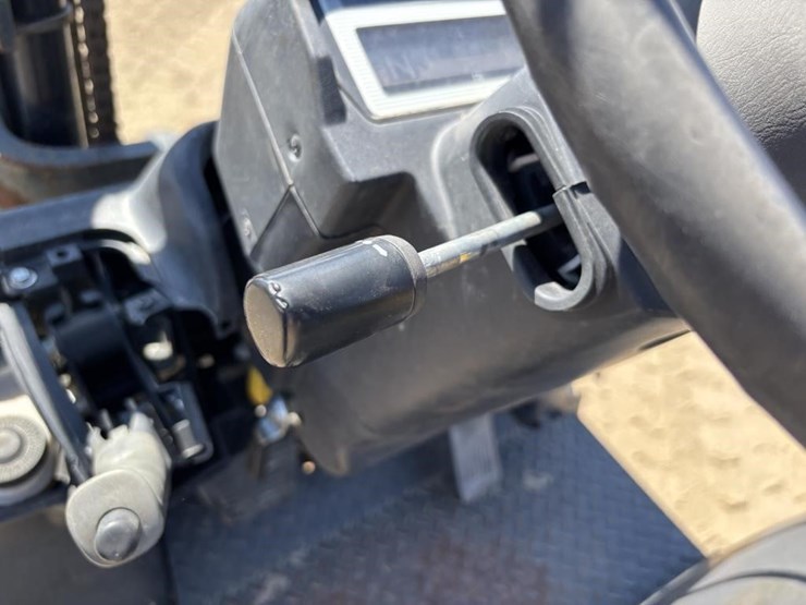 2011-nissan-mcp1f2a25lv-image-18