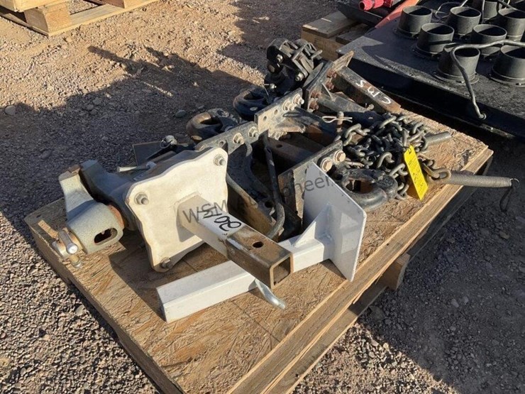 pallet-of-miscellaneous-hitches-and-vice-image-2